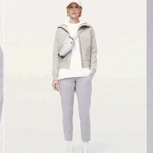 Lululemon  On the Fly 7/8 Pant 27"
Silverscreen 4